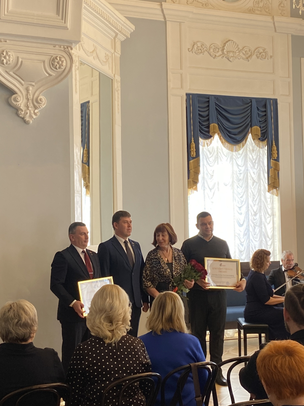 Свята прафесіяналізму: урачыстае ўручэнне ўзнагарод педагогам у Купалаўскім напярэдадні Дня настаўніка.