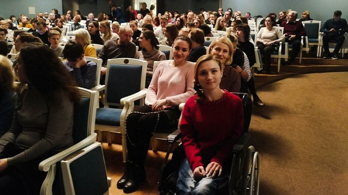Каля 500 дзяцей наведае Купалаўскі тэатр у рамках дабрачыннага праекта “Купалаўскі адкрывае сэрцы”